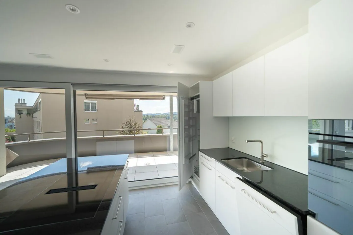 First occupancy: Exclusive 5.5 room new apartment - Photo 10 of 21