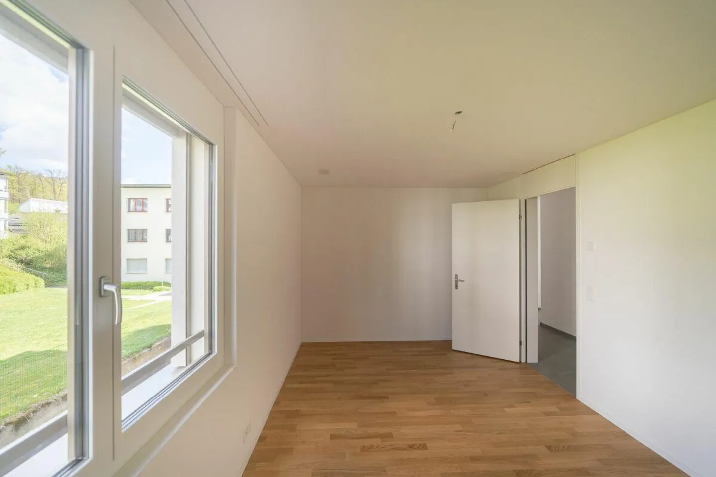 First occupancy: Exclusive 5.5 room new apartment - Photo 13 of 21