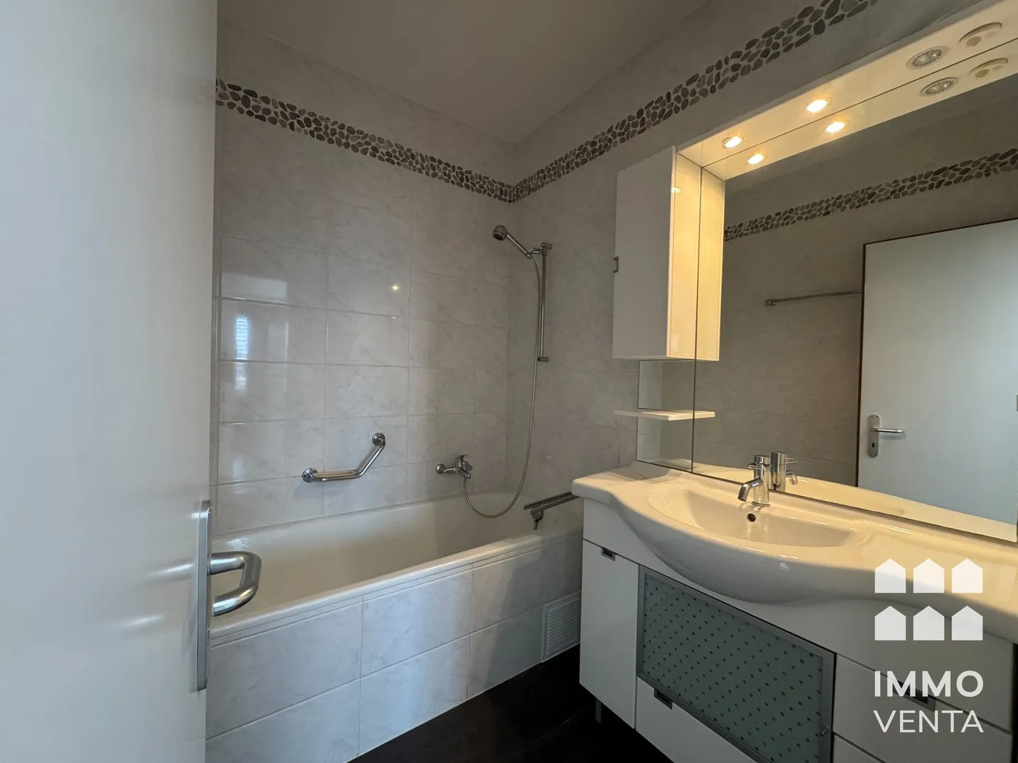 Appartement penthouse exclusif de 6,5 pièces avec terrasse sur le toit à Berne - Photo 7 sur 17