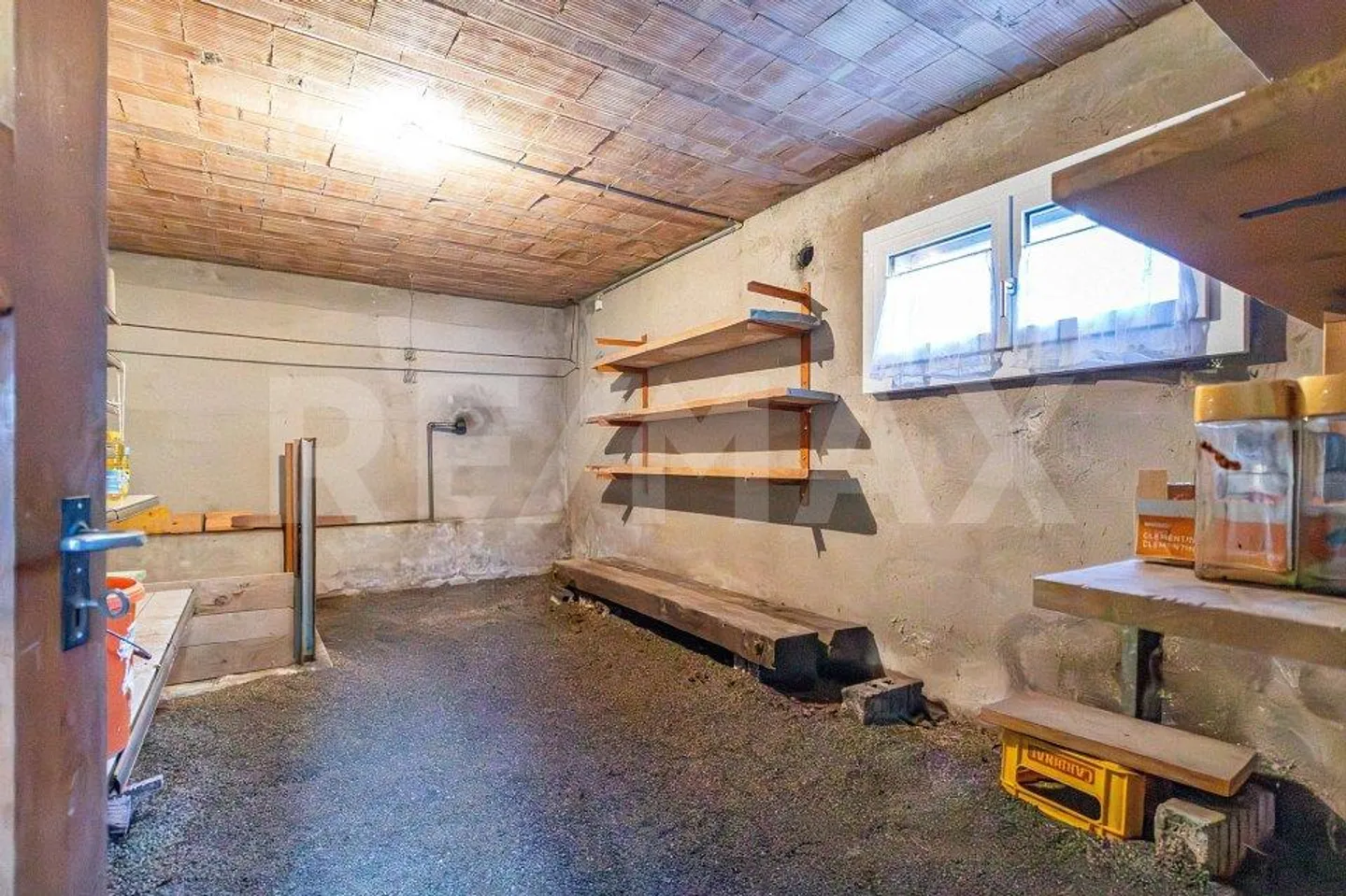 Charming two-family house in an unobstructed location - Photo 9 of 11