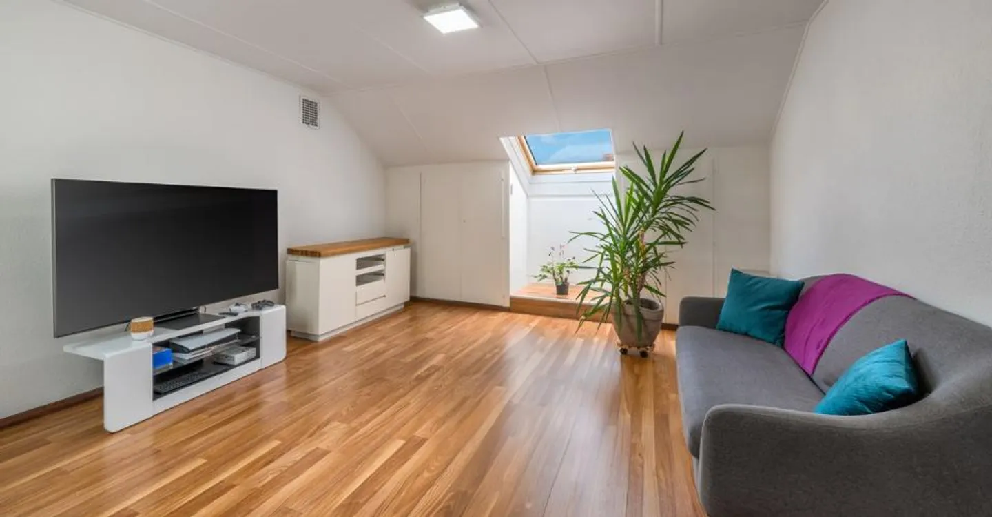 Building with 6 apartments - Photo 4 of 9