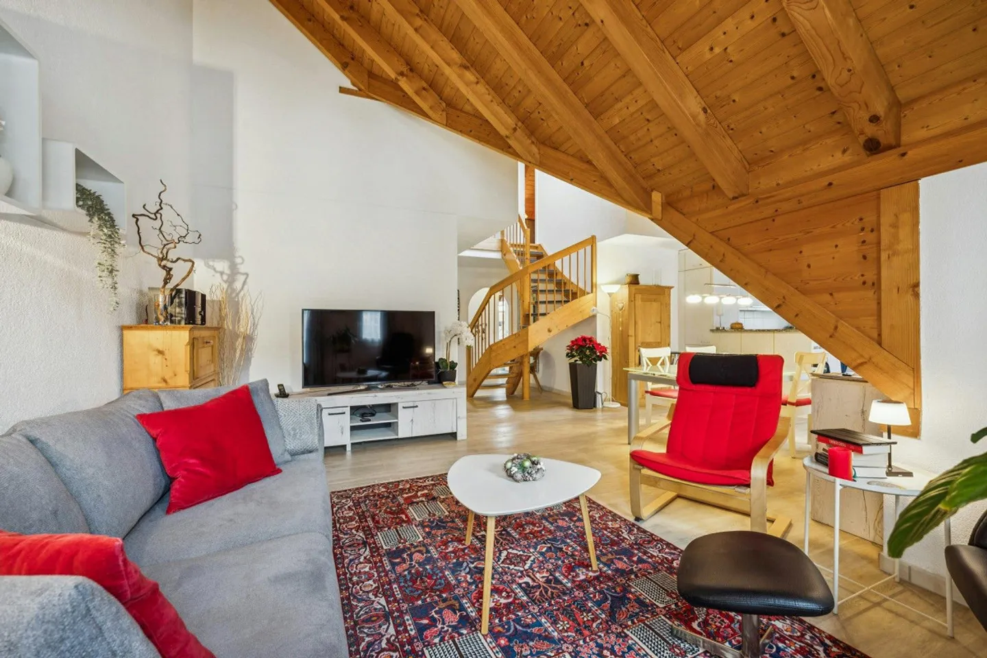 5.5-Room Maisonette Apartment - Plenty of Space, Plenty of Light, Plenty of Home - Photo 1 of 13