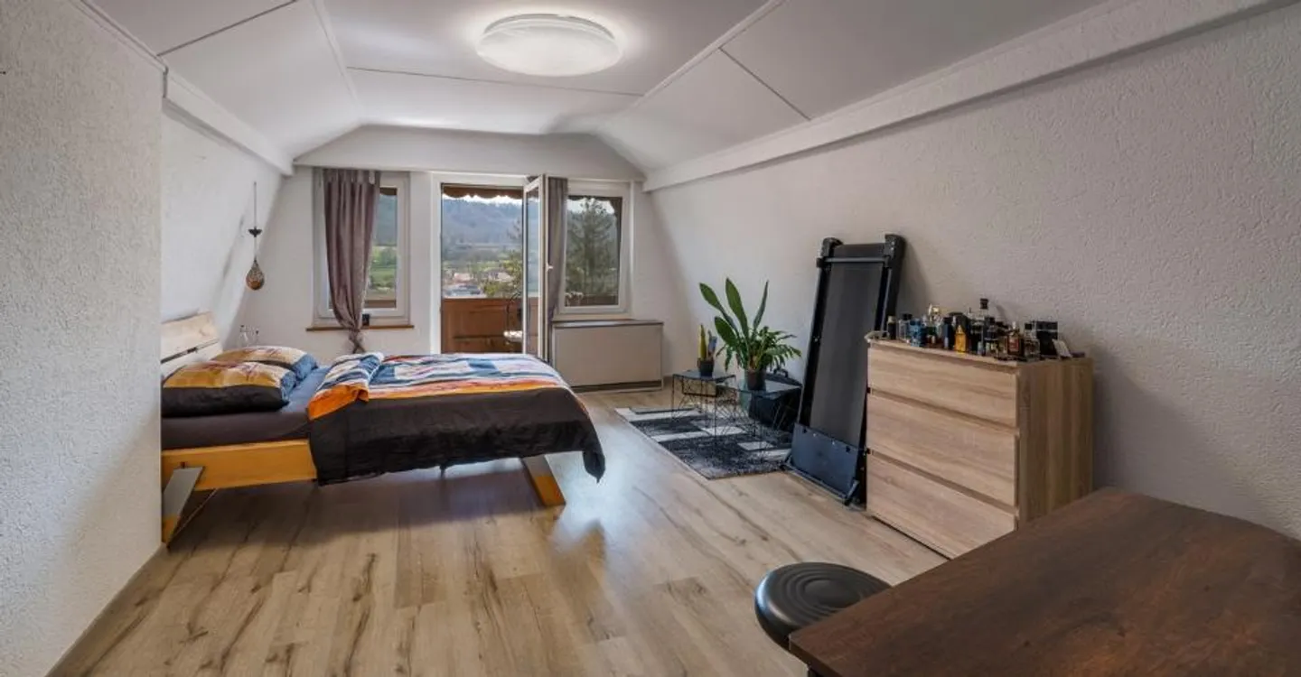 Building with 6 apartments - Photo 5 of 9