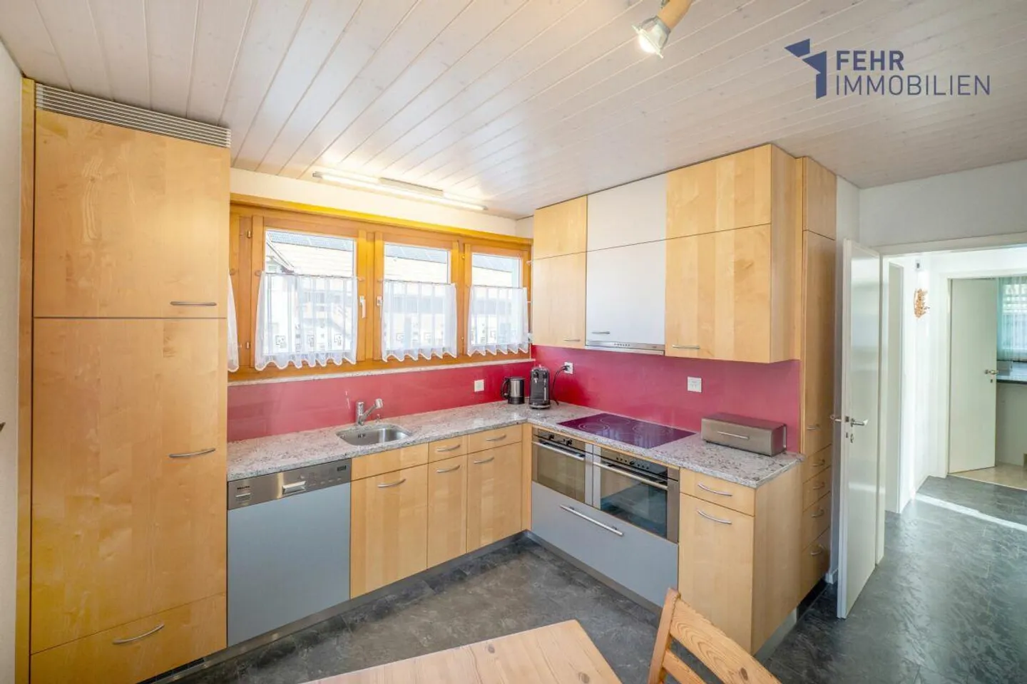 Fehr Real Estate - Detached 6½-Room Single-Family House - Photo 4 of 13