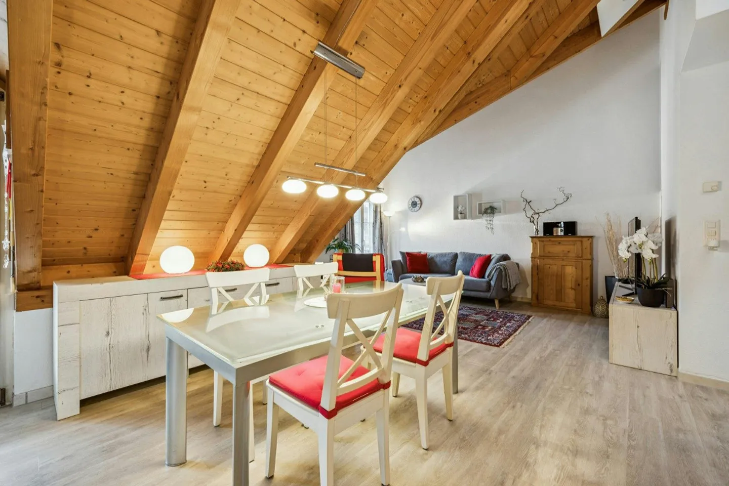 5.5-Room Maisonette Apartment - Plenty of Space, Plenty of Light, Plenty of Home - Photo 2 of 13