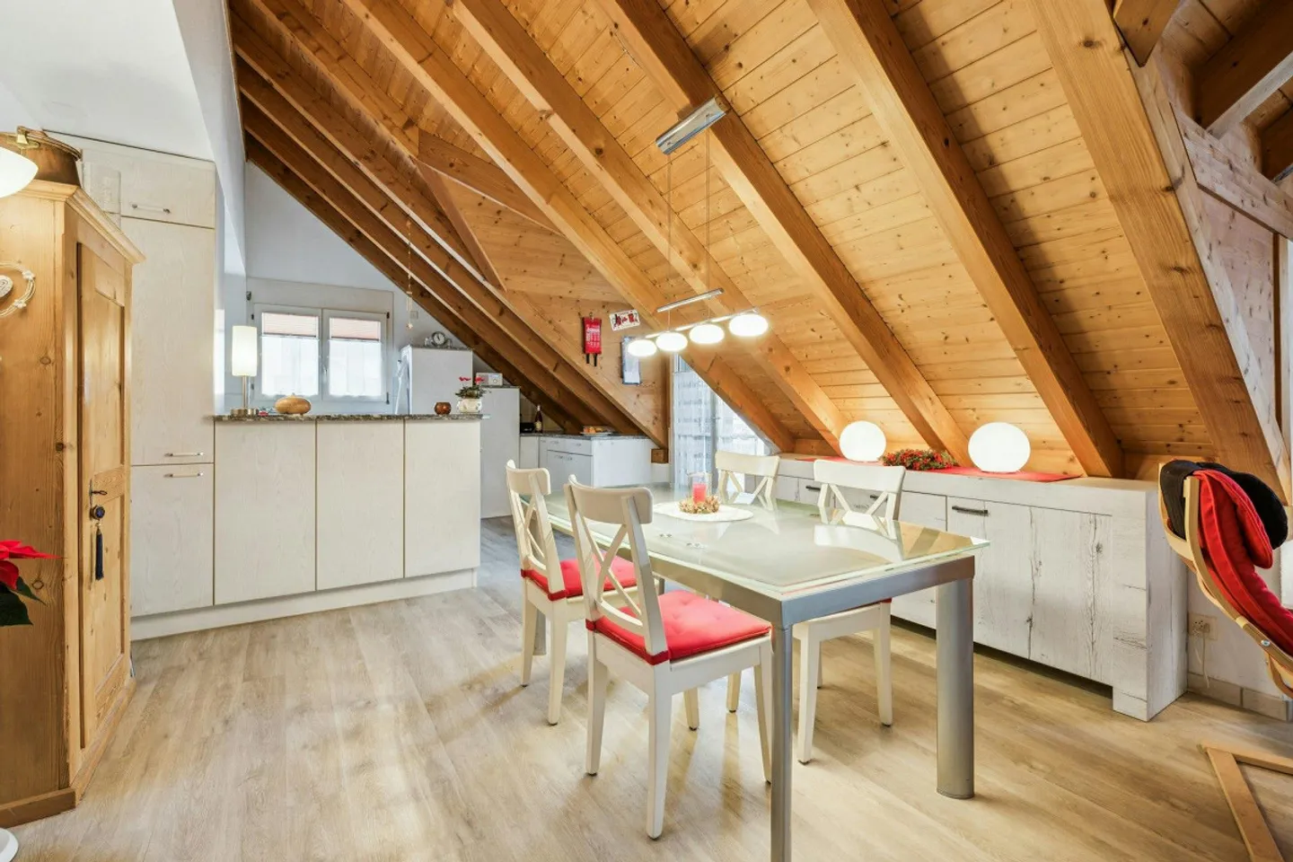 5.5-Room Maisonette Apartment - Plenty of Space, Plenty of Light, Plenty of Home - Photo 3 of 13