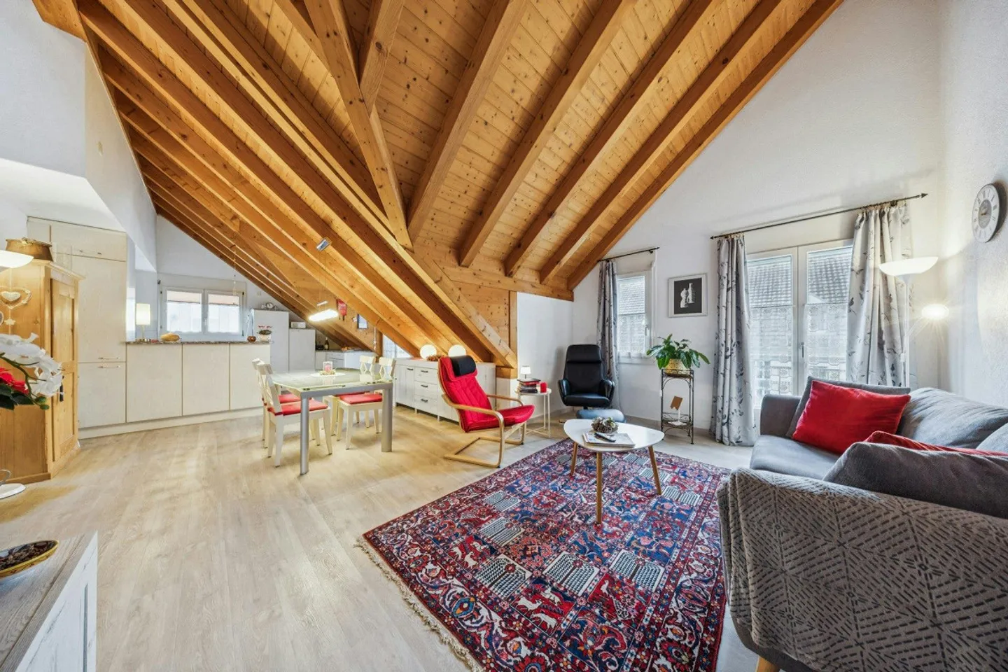 5.5-Room Maisonette Apartment - Plenty of Space, Plenty of Light, Plenty of Home - Photo 4 of 13