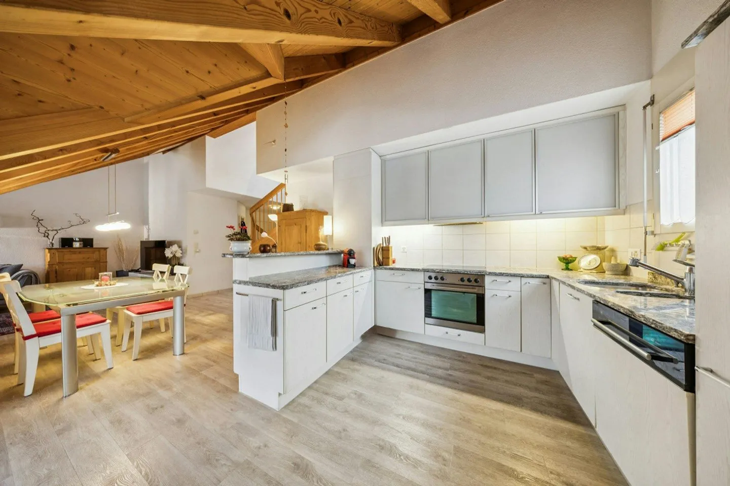 5.5-Room Maisonette Apartment - Plenty of Space, Plenty of Light, Plenty of Home - Photo 6 of 13