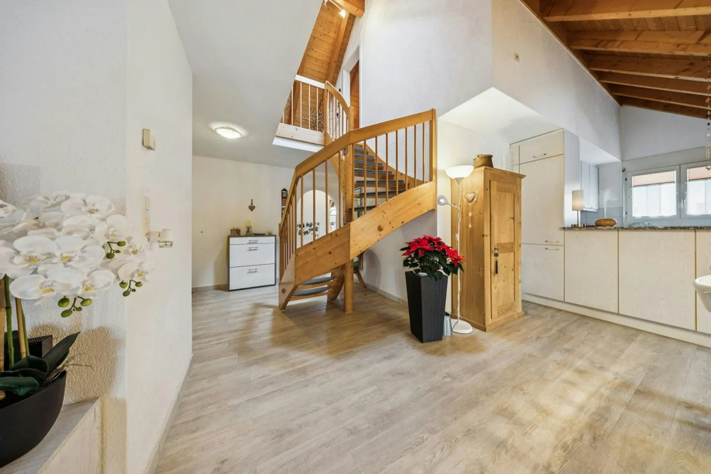 5.5-Room Maisonette Apartment - Plenty of Space, Plenty of Light, Plenty of Home - Photo 7 of 13