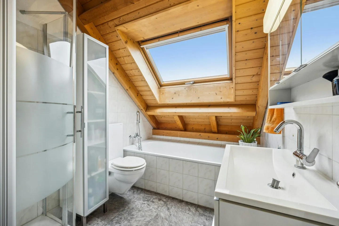 5.5-Room Maisonette Apartment - Plenty of Space, Plenty of Light, Plenty of Home - Photo 9 of 13