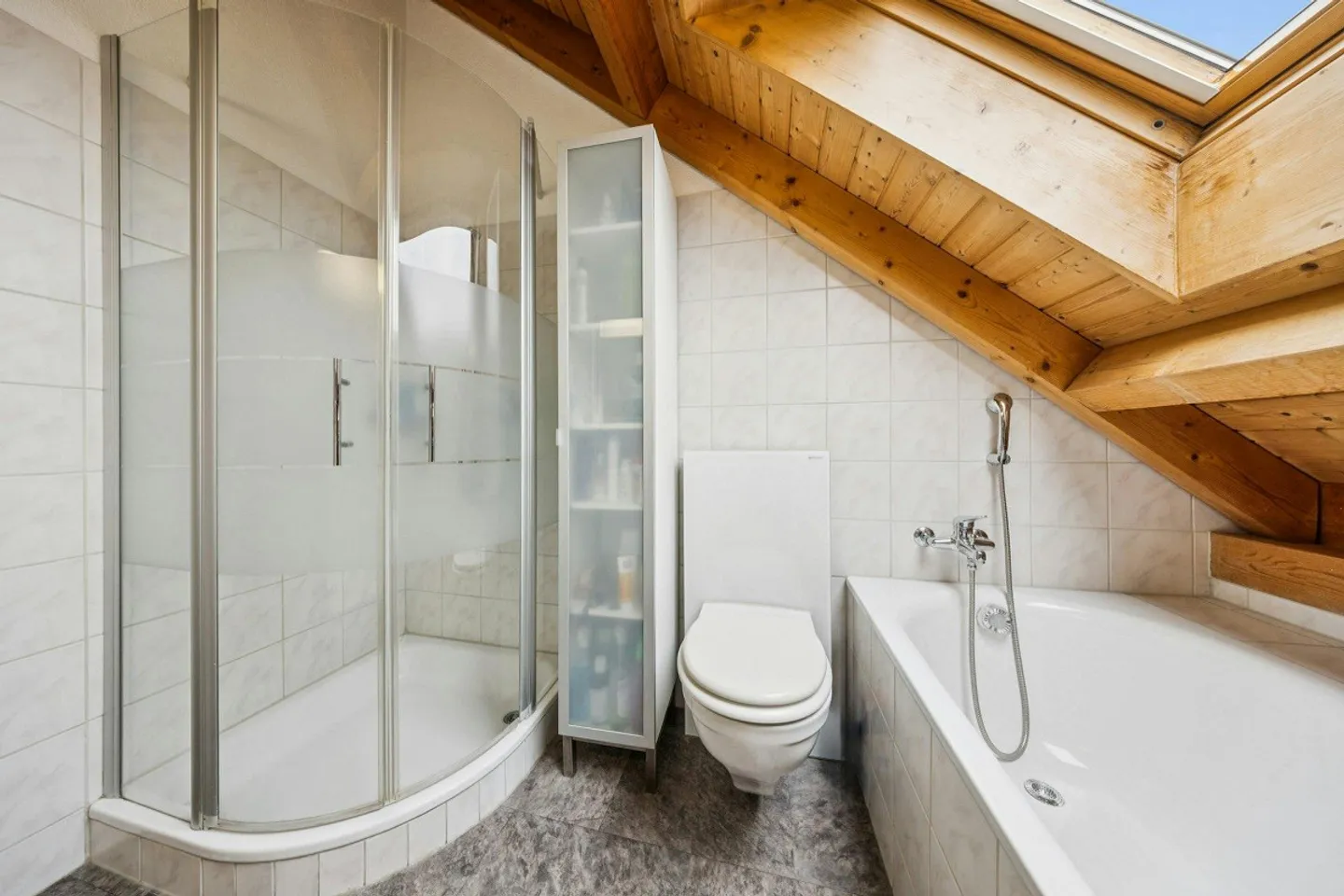 5.5-Room Maisonette Apartment - Plenty of Space, Plenty of Light, Plenty of Home - Photo 10 of 13