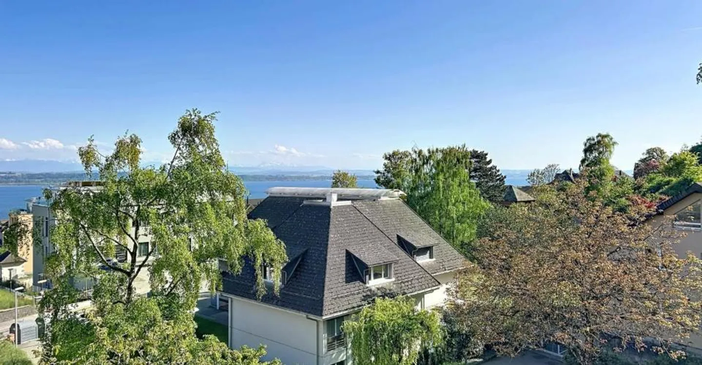 Einzelvilla in den Höhen von Neuchâtel, Blick auf den See und die Alpen - Foto 1 von 9