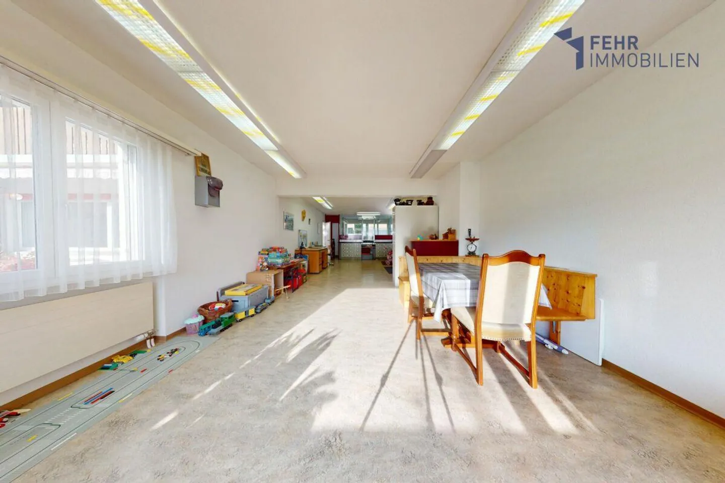 Fehr Real Estate - Detached 6½-Room Single-Family House - Photo 8 of 13