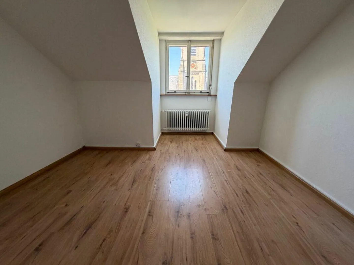 Attic apartment on the 5th floor - Photo 3 of 5