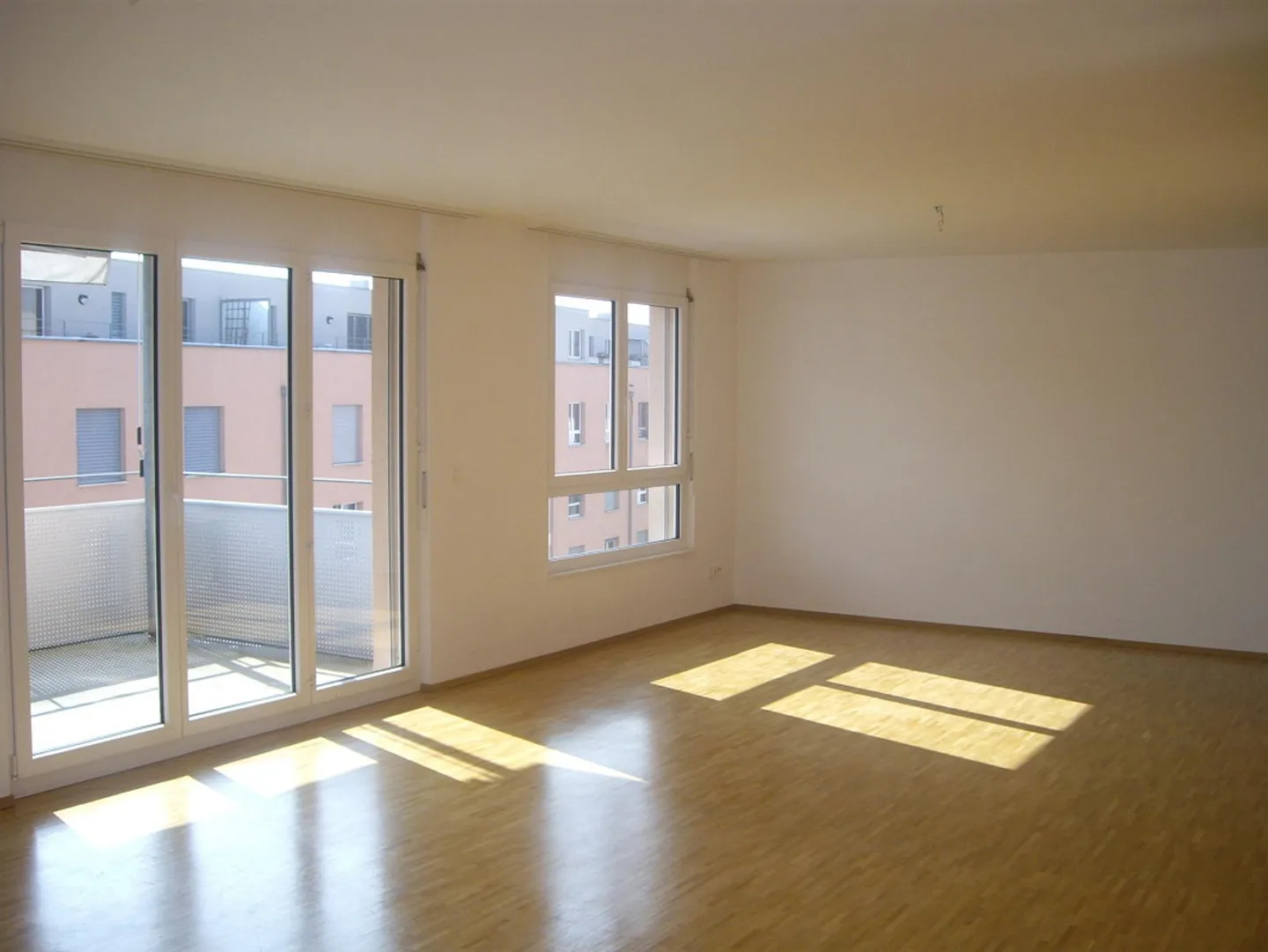 Appartamento moderno in zona tranquilla - Foto 1 di 5
