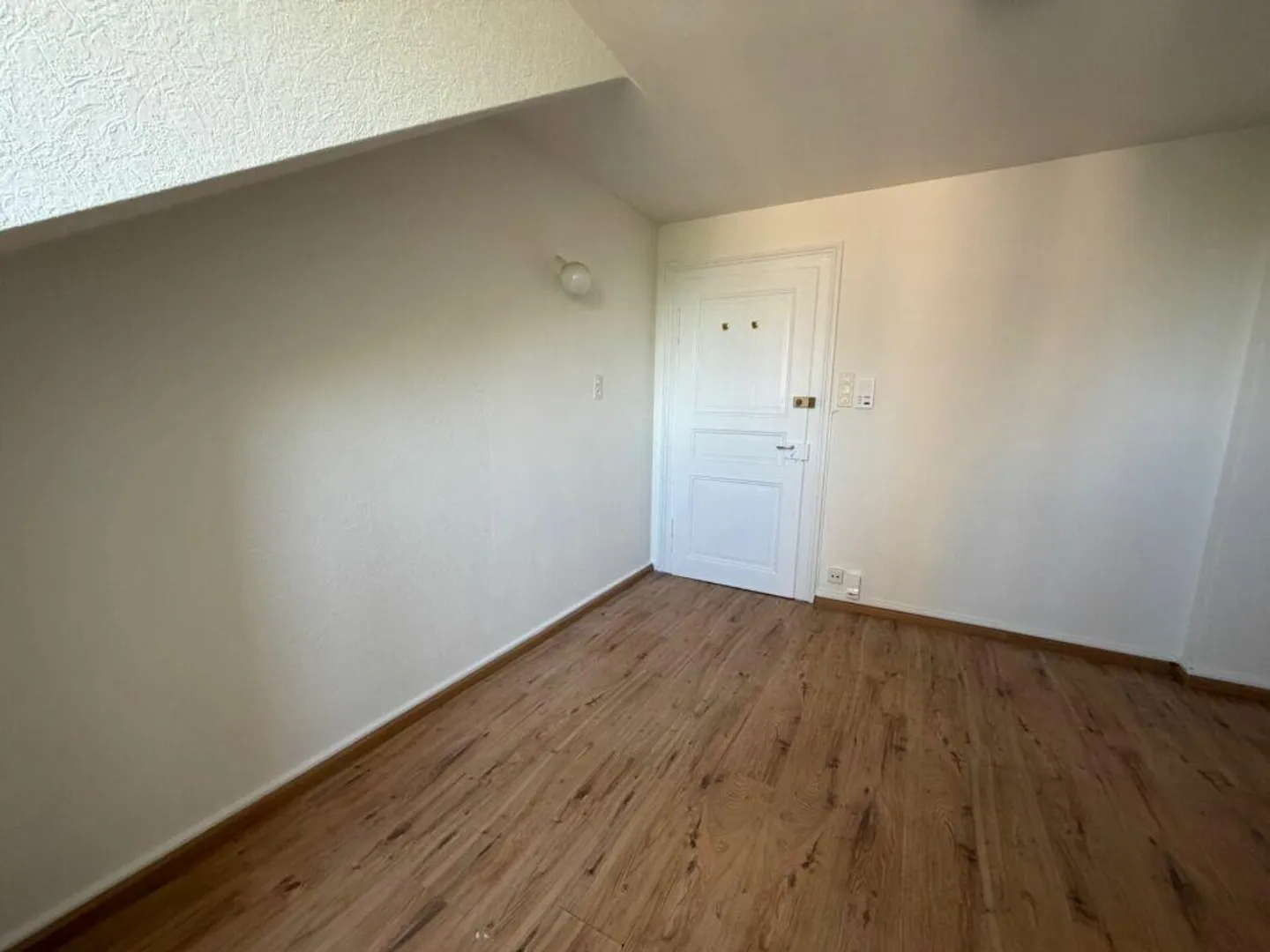 Attic apartment on the 5th floor - Photo 4 of 5