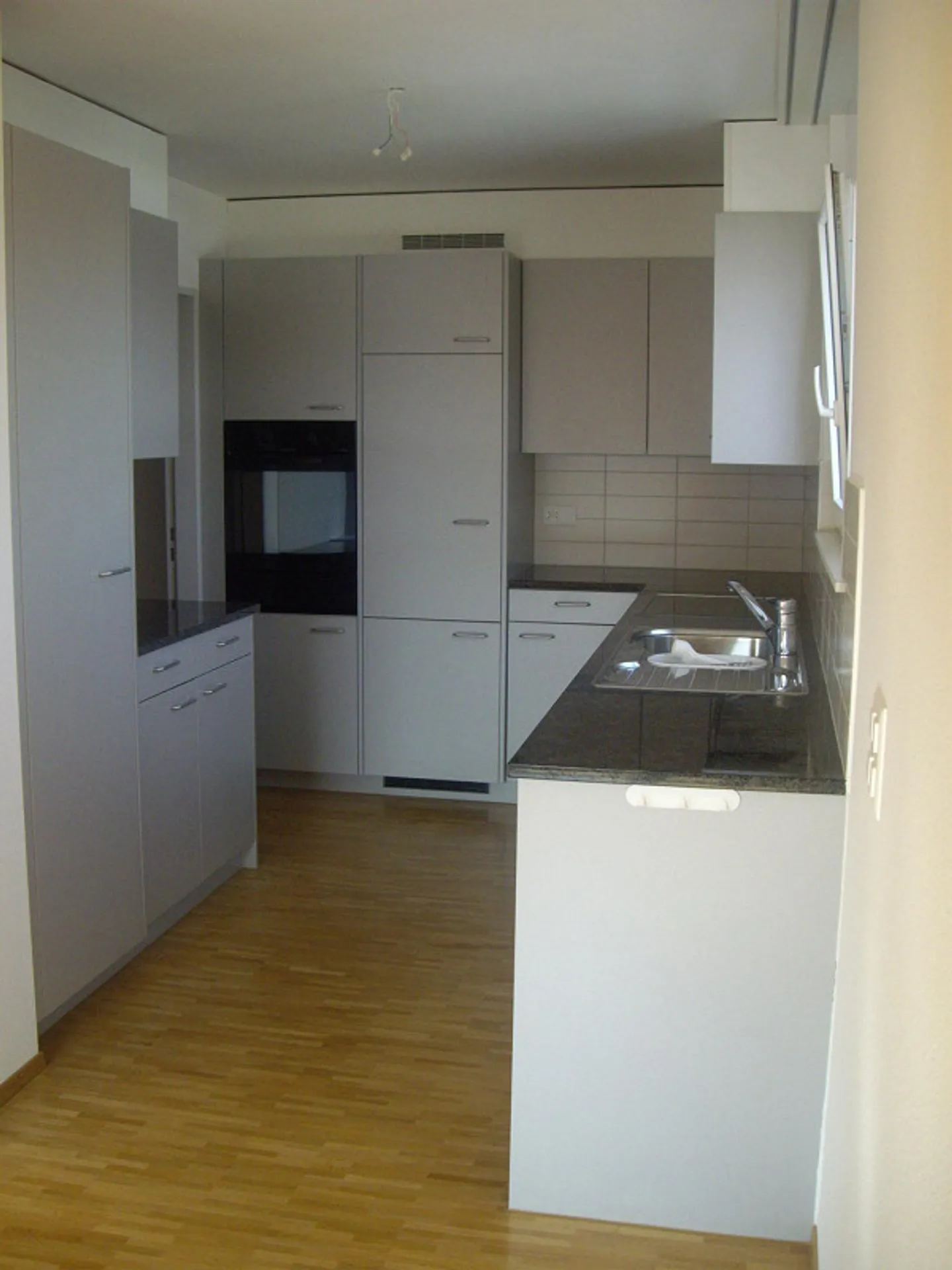 Appartamento moderno in zona tranquilla - Foto 2 di 5