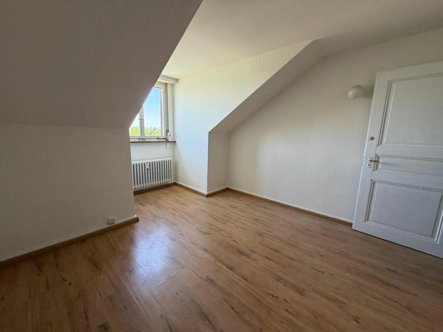 Attic apartment on the 5th floor - Photo 2 of 5