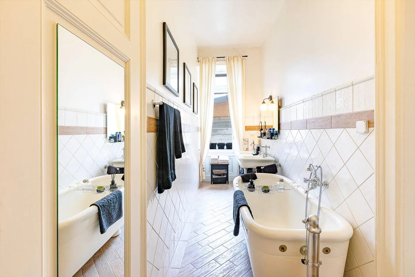 Magnifique appartement de 3,5 pièces de 98 m2 - Élégance de l'époque - Photo 8 sur 11