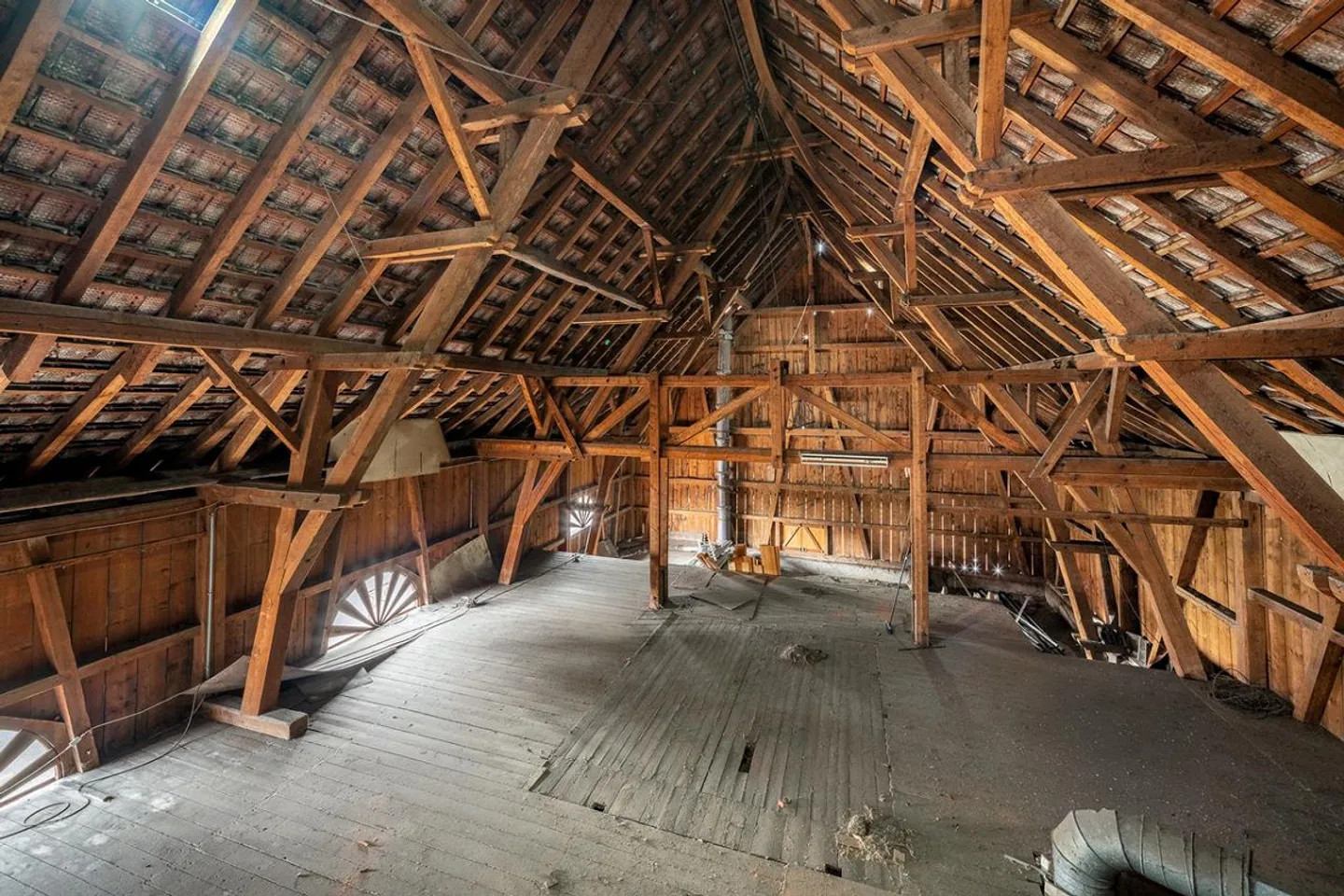 Historical Inn with Exciting Residential Development Potential in the Center of Bachenbülach - Photo 12 of 12