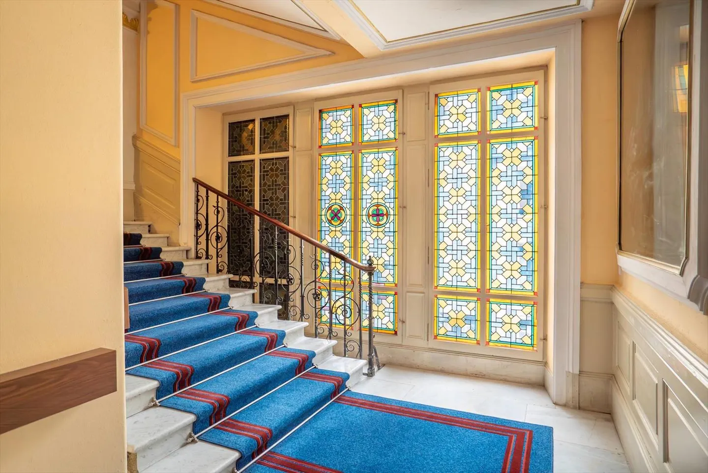 Magnifique appartement de 3,5 pièces de 98 m2 - Élégance de l'époque - Photo 3 sur 11