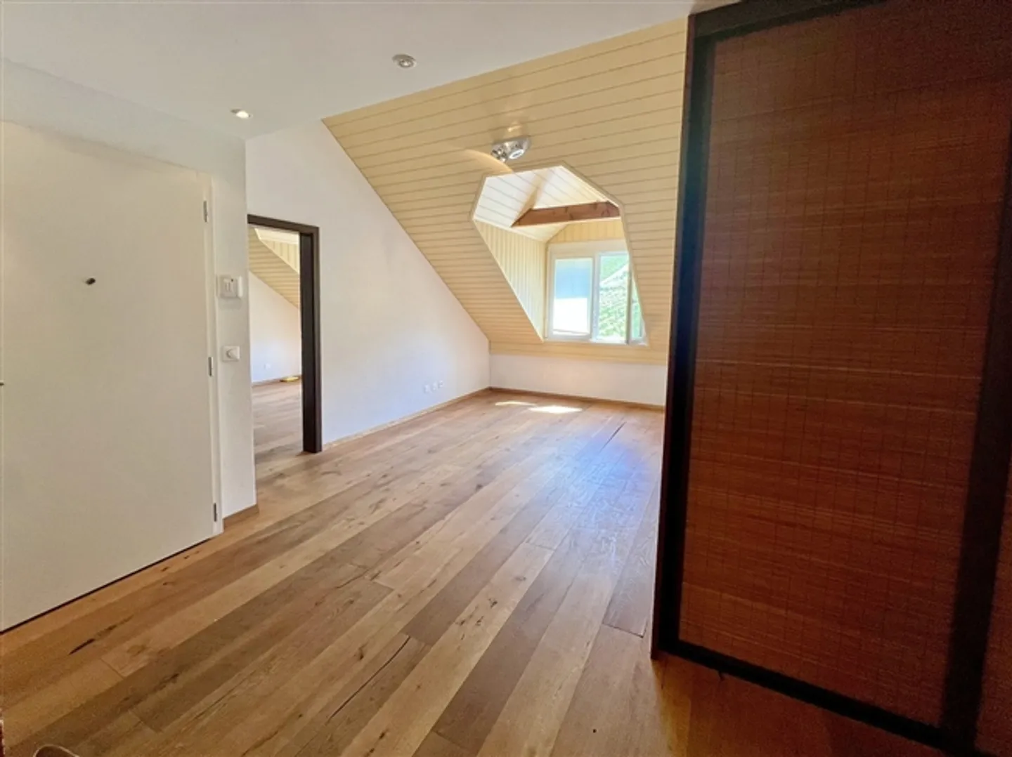 «ZU VERMIETEN in CHEYRES
Luxuriöses 5,5-Zimmer-Duplex» - Foto 11 von 14