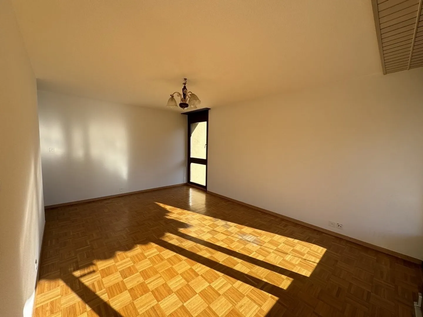 Two and a half room apartment for rent in Renens - Photo 2 of 6