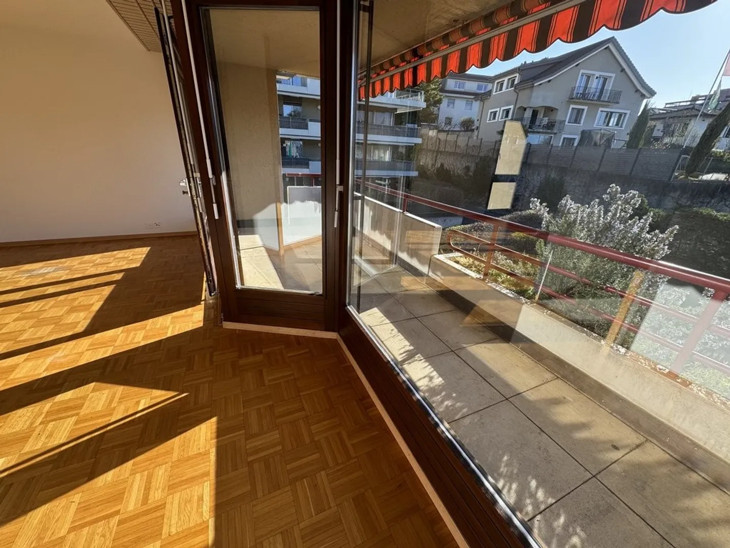 Two and a half room apartment for rent in Renens - Photo 3 of 6