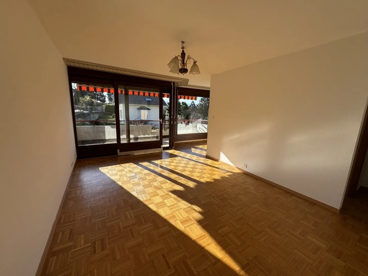 Two and a half room apartment for rent in Renens - Photo 1 of 6