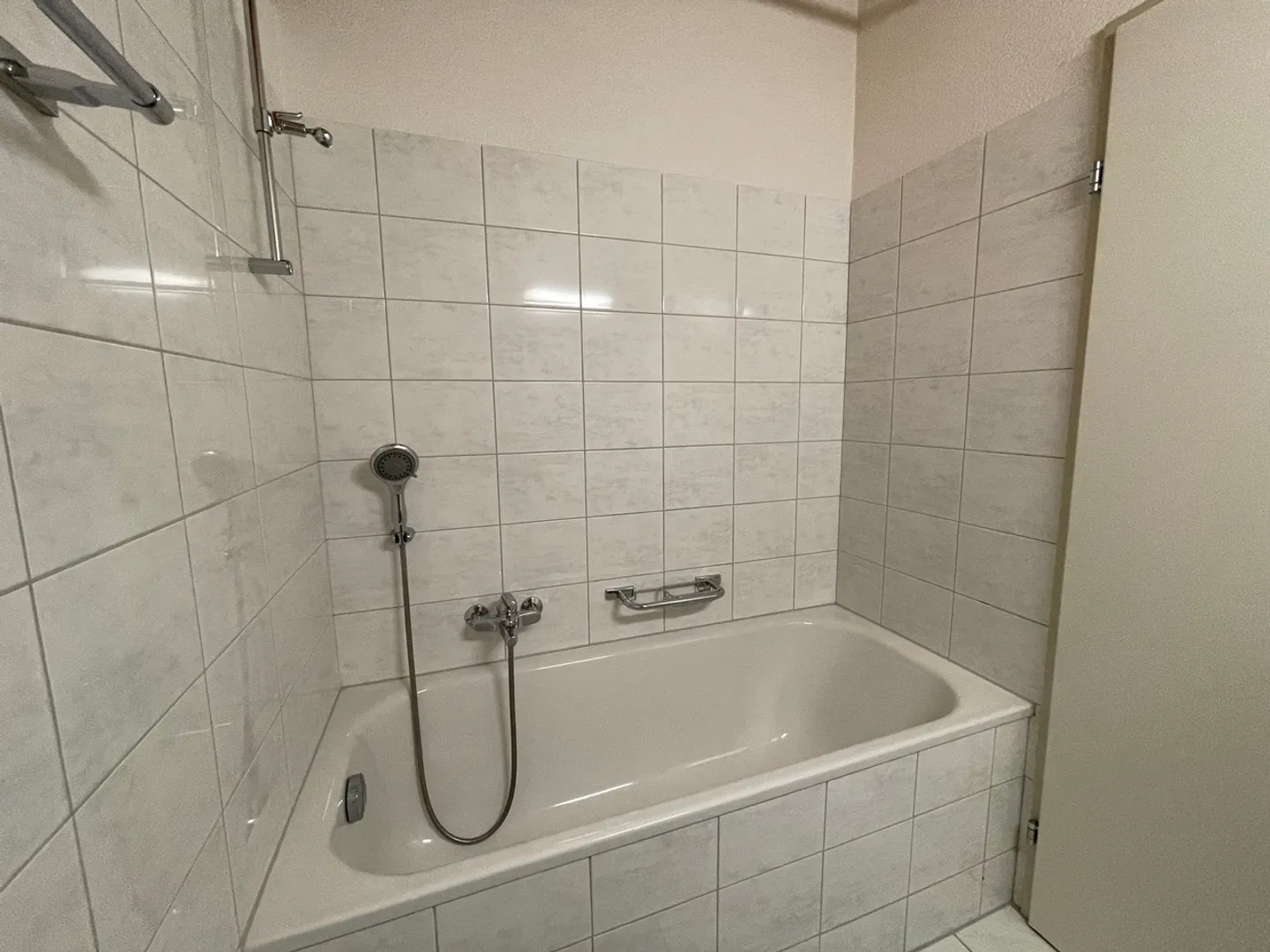 Modern multi-family house with parking garage in Wangen b. Olten - Photo 17 of 20