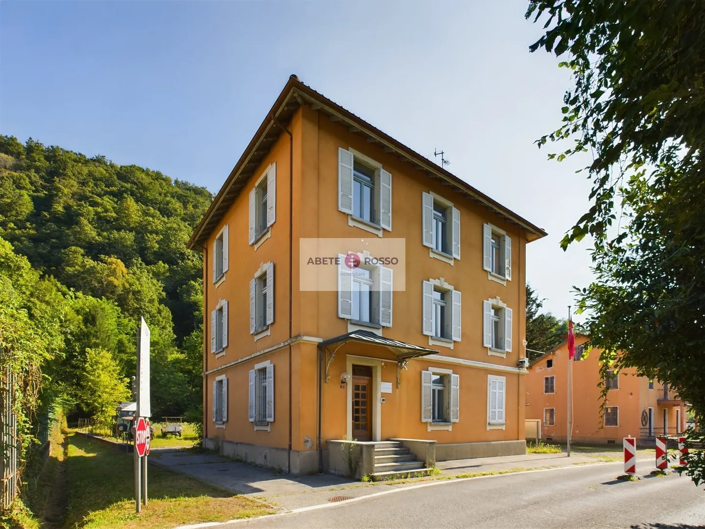 Casa con ufficio doganale per piccolo complesso residenziale o immobile redditizio a Malcantone - Foto 18 di 21