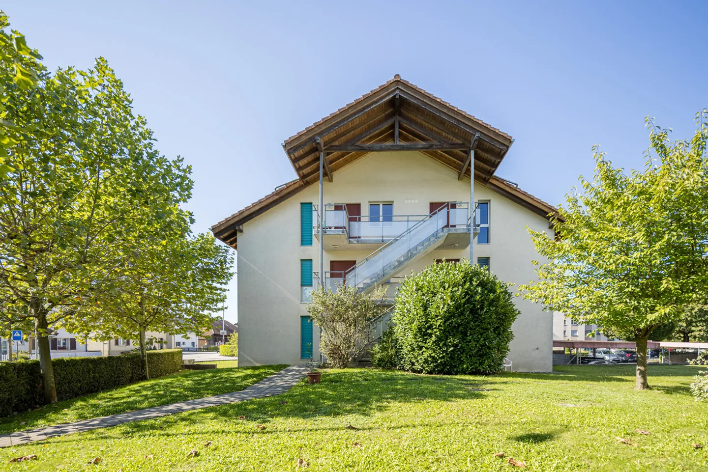 Modern multi-family house with parking garage in Wangen b. Olten - Photo 1 of 20