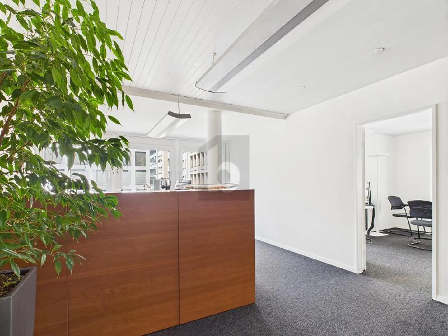 PLENTY OF SPACE IN ABSOLUTELY CENTRAL LOCATION - Photo 2 of 6