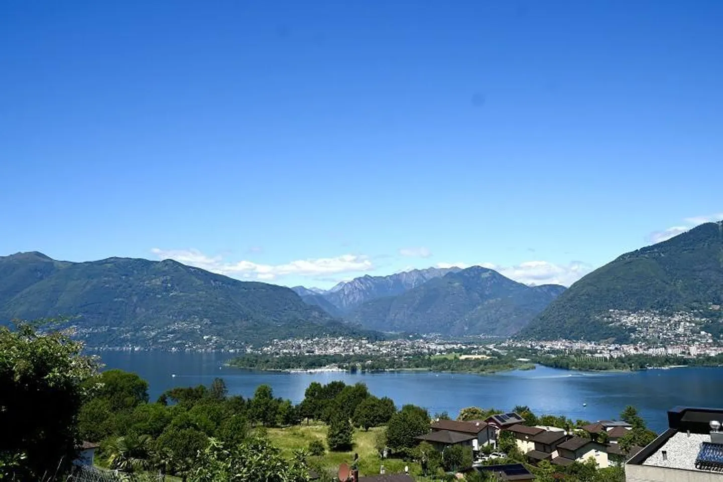 Terrain constructible avec vue panoramique magnifique sur le lac - Photo 3 sur 17