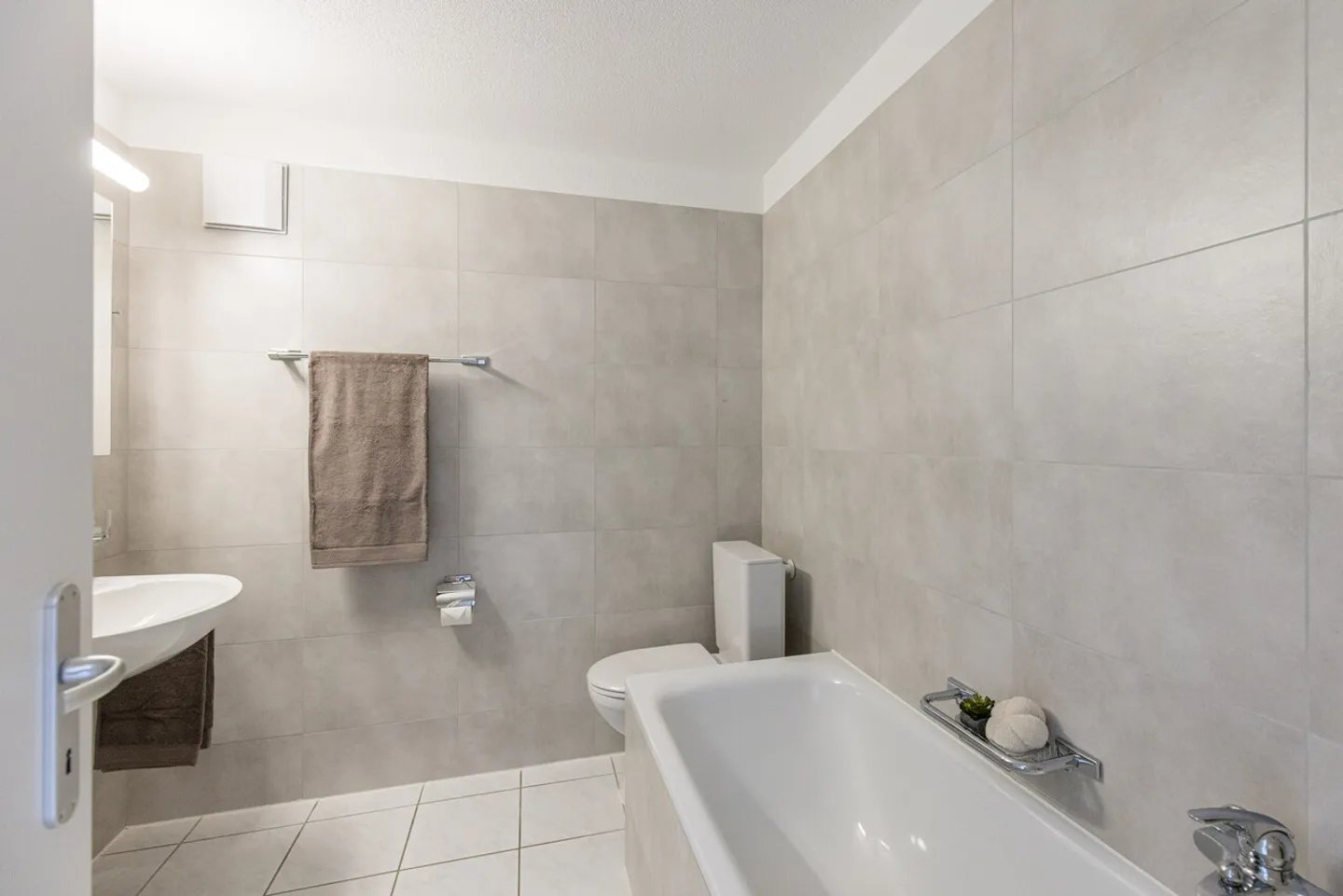 Modern multi-family house with parking garage in Wangen b. Olten - Photo 19 of 20