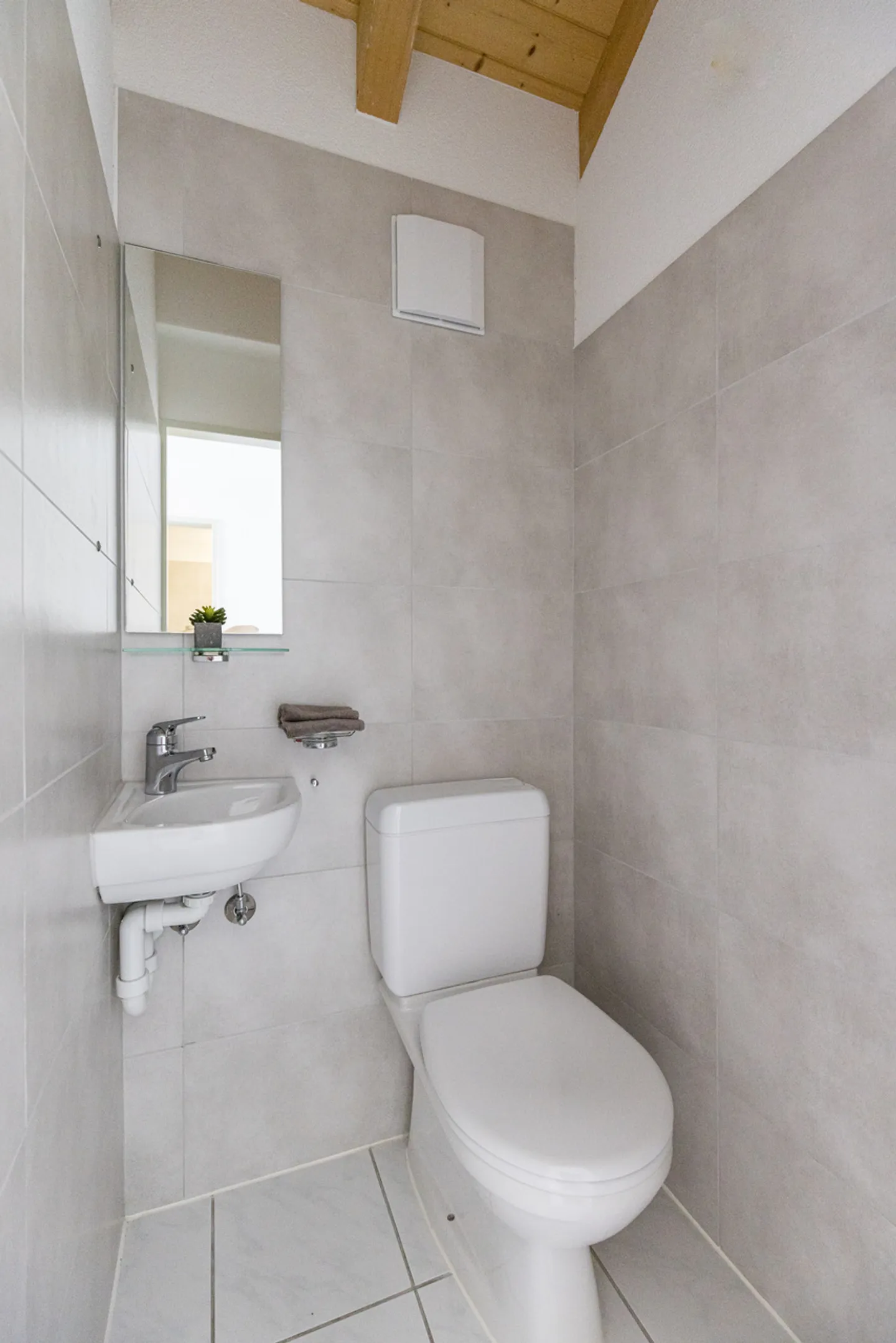 Modern multi-family house with parking garage in Wangen b. Olten - Photo 20 of 20