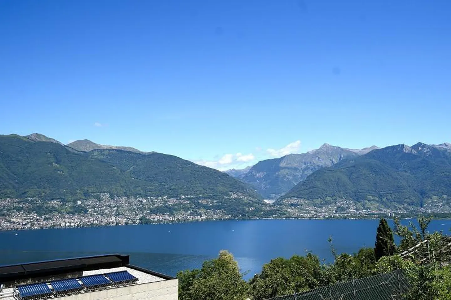 Terrain constructible avec vue panoramique magnifique sur le lac - Photo 4 sur 17