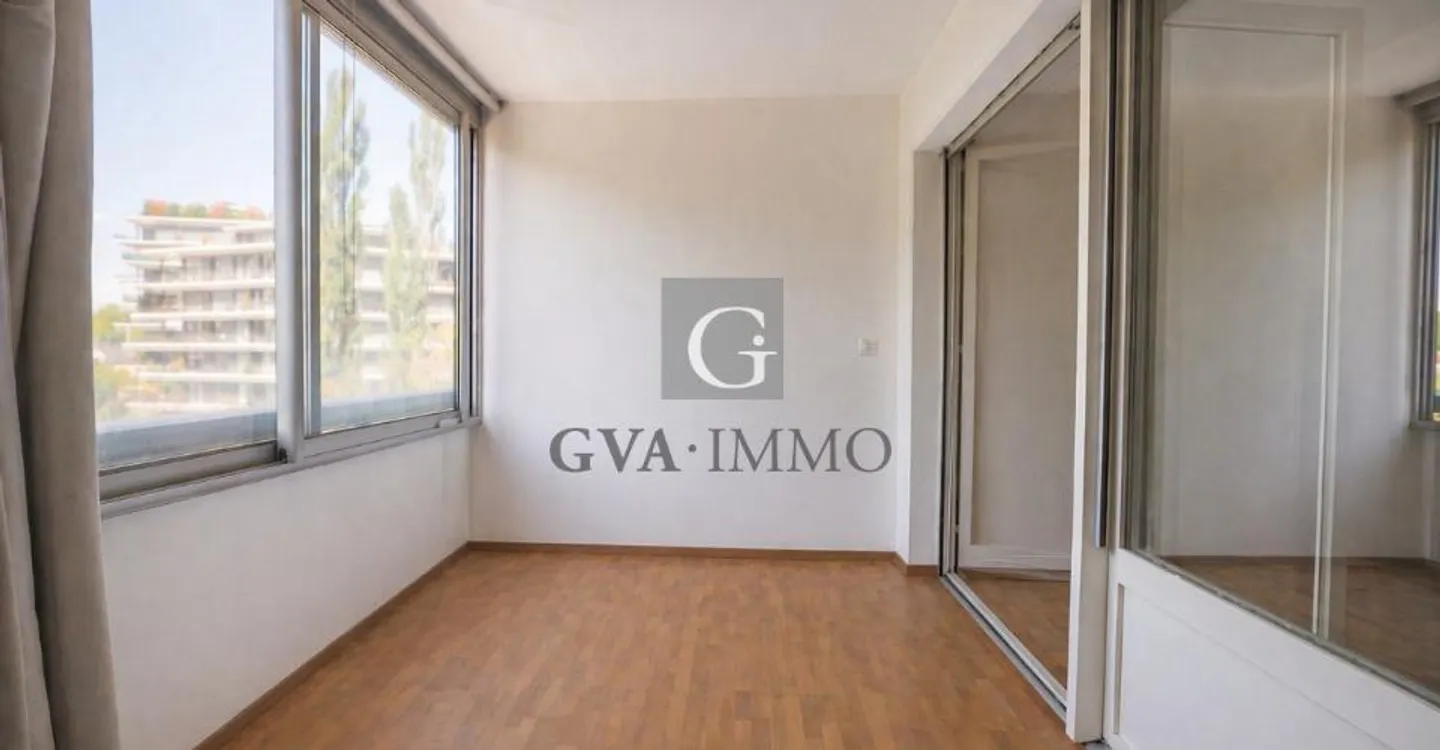 Elegant 2.5 rooms with loggia and swimming pool in Chêne-Bougeries - Photo 3 of 11
