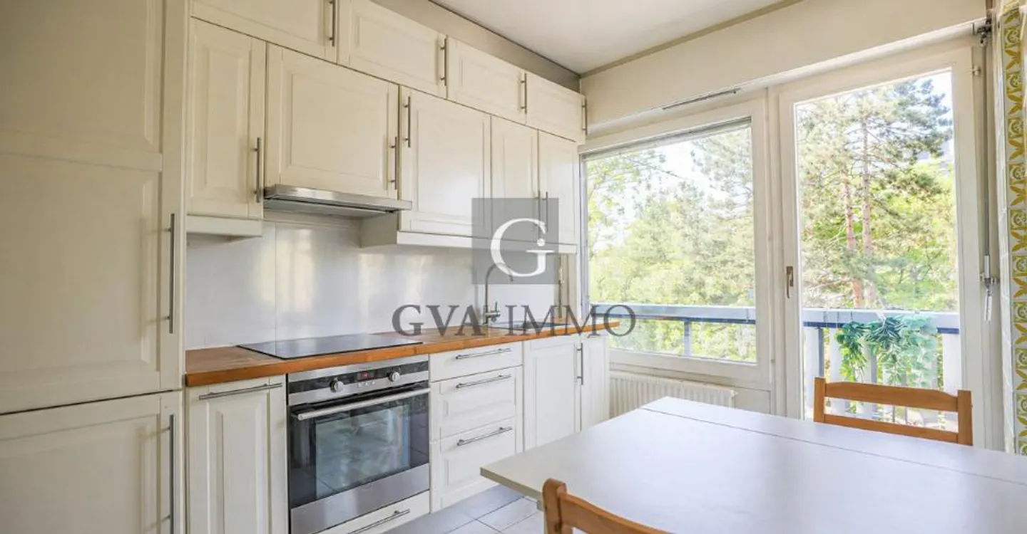 Elegant 2.5 rooms with loggia and swimming pool in Chêne-Bougeries - Photo 5 of 11