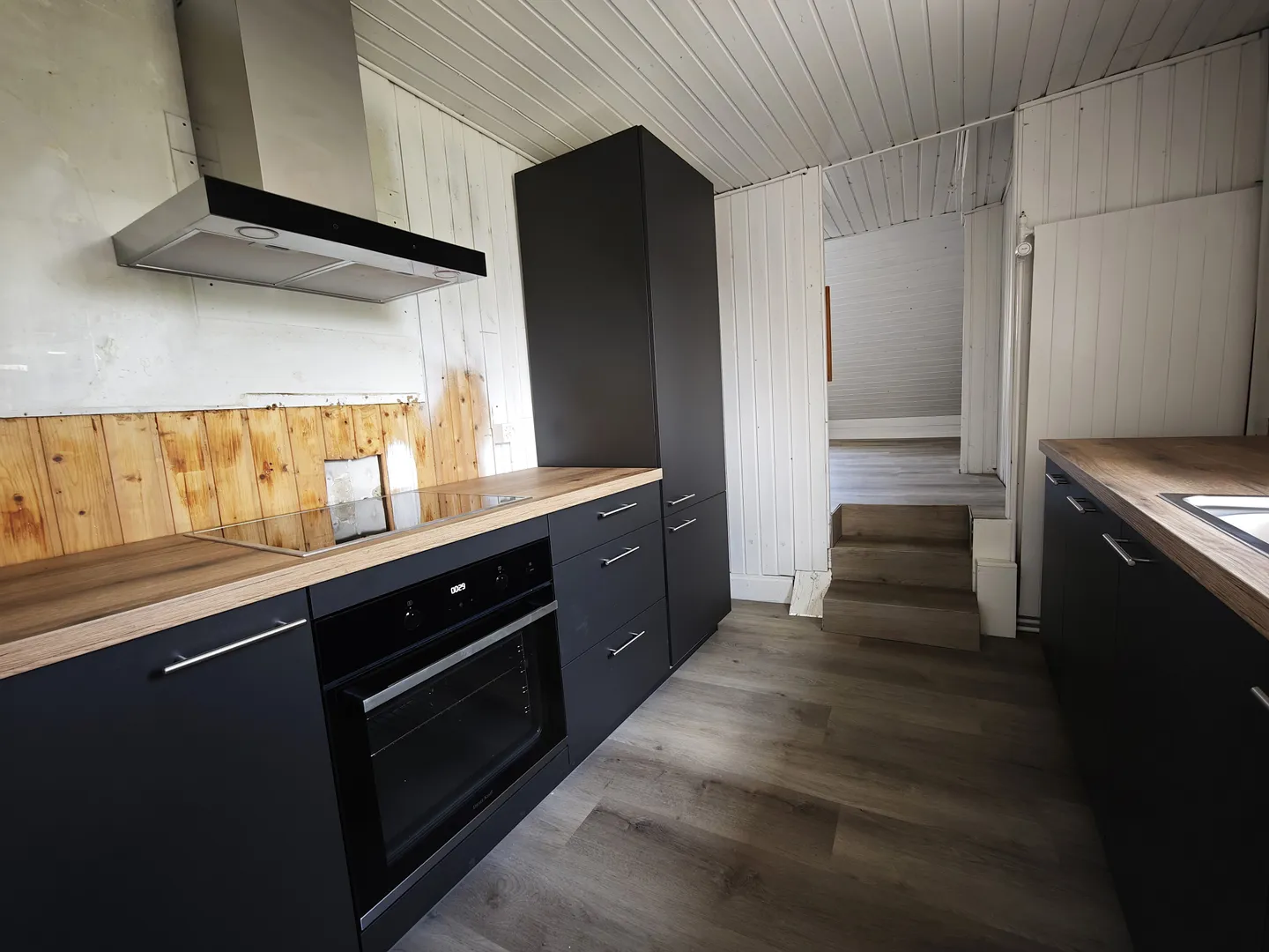 Appartement sous les combles fraîchement rénové de 4,5 pièces avec charme et style - Photo 3 sur 8