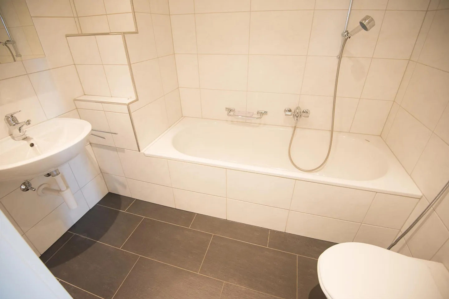 Vista lago - Ampio appartamento di 5 stanze su 175 m² in casa in stile Liberty - Foto 13 di 25