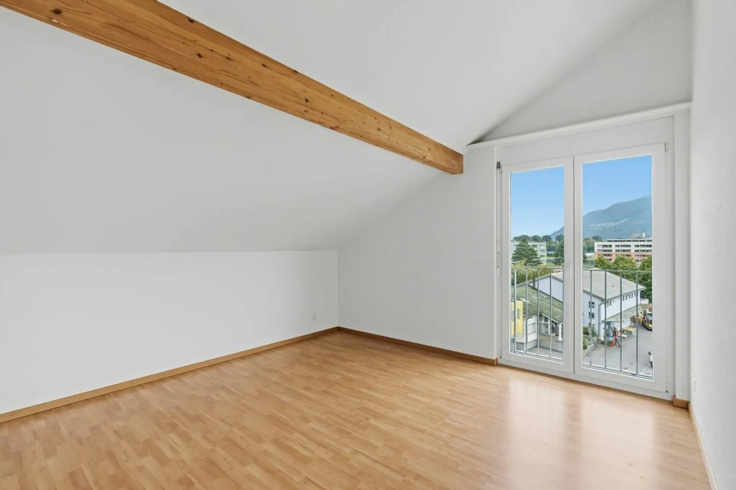 Appartement penthouse lumineux de 3,5 pièces avec terrasse et vue panoramique - Photo 6 sur 15