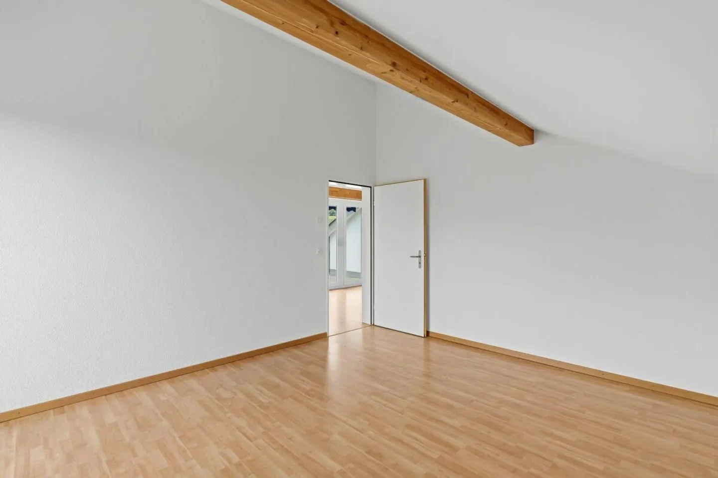 Appartement penthouse lumineux de 3,5 pièces avec terrasse et vue panoramique - Photo 8 sur 15