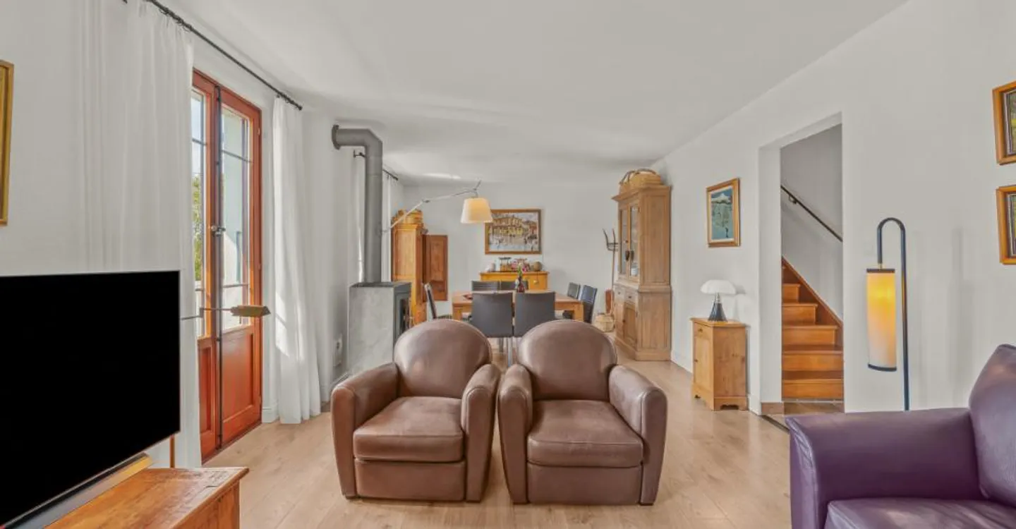 CHARMING DUPLEX WITH PRIVATE GARDEN, 5 MINUTES FROM MORGES - Photo 4 of 7