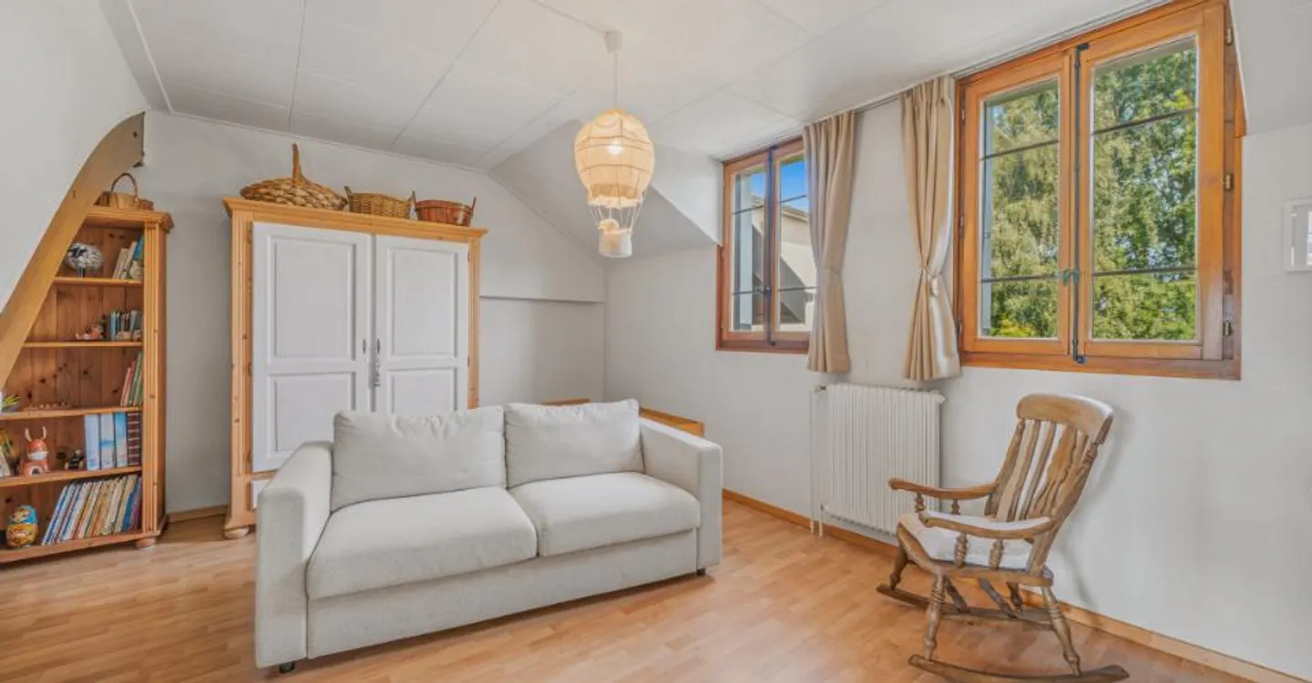 CHARMING DUPLEX WITH PRIVATE GARDEN, 5 MINUTES FROM MORGES - Photo 5 of 7