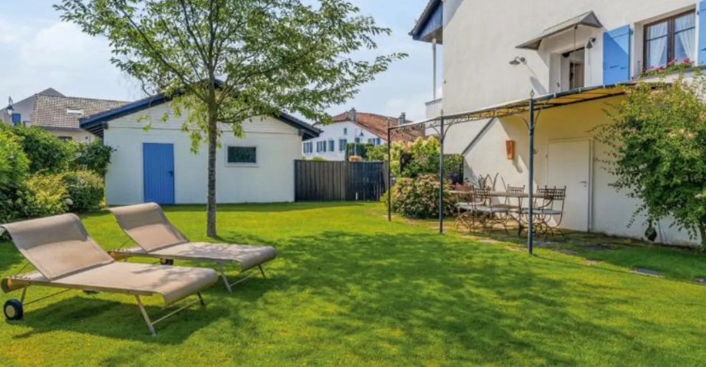 CHARMING DUPLEX WITH PRIVATE GARDEN, 5 MINUTES FROM MORGES - Photo 7 of 7