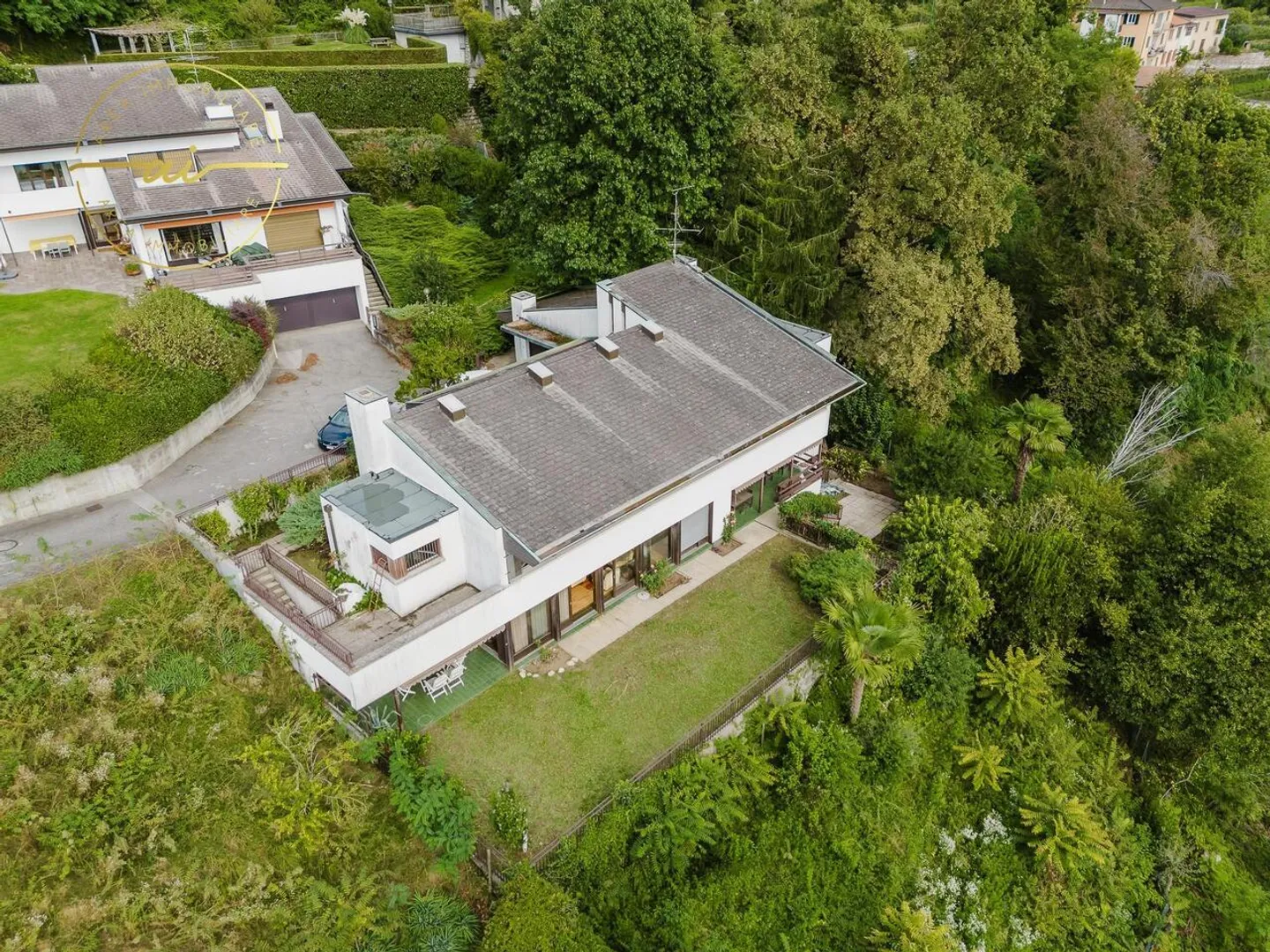 PRESTIGIOSA VILLA CON VISTA PANORAMICA A MORBIO - Foto 3 di 13