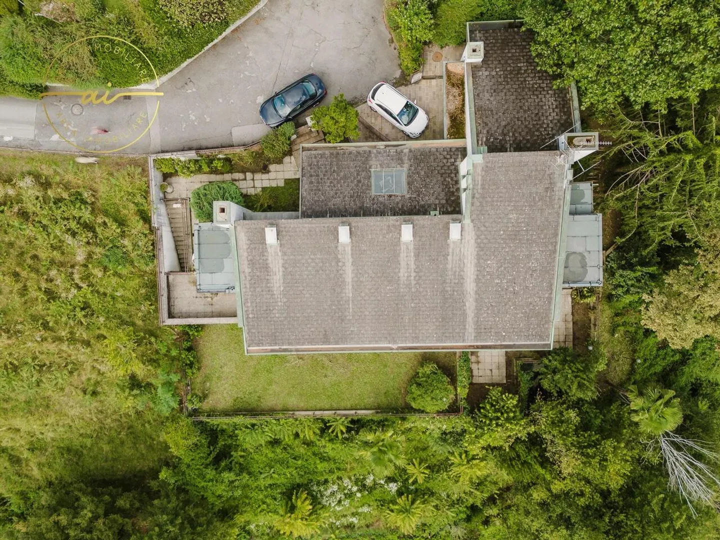PRESTIGIOSA VILLA CON VISTA PANORAMICA A MORBIO - Foto 4 di 13