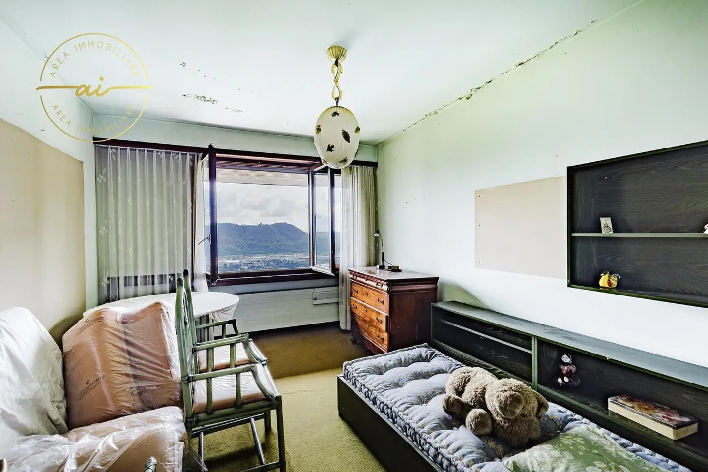 PRESTIGIOSA VILLA CON VISTA PANORAMICA A MORBIO - Foto 11 di 13