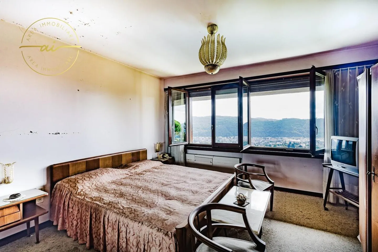 PRESTIGIOSA VILLA CON VISTA PANORAMICA A MORBIO - Foto 13 di 13